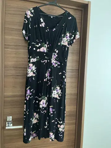 로라 애슐리 꽃무늬 무릎 기장 원피스 반팔 블랙