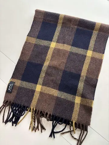 A.P.C 체크 머플러