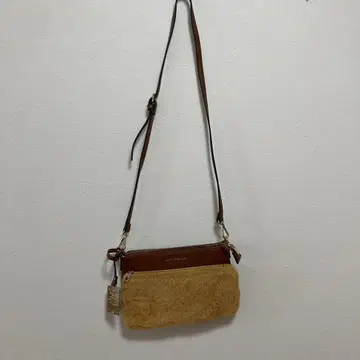 퍼와 가죽 숄더백