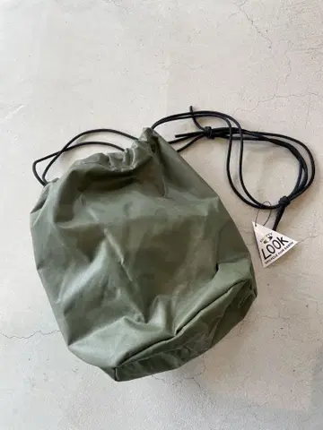 THRIFTY LOOK / RUBBER EFFECT BAG