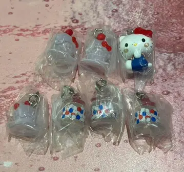 몬치치 x 헬로키티 메지루시 액세서리 가챠가챠