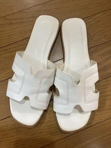 인기 화이트 오픈토 플랫 샌들 H