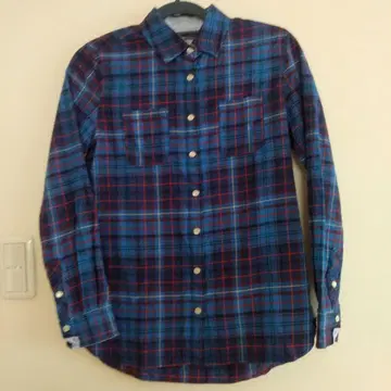 새상품급 TOMMY HILFIGER 파랑과 빨간색 체크 무늬 긴팔 셔츠