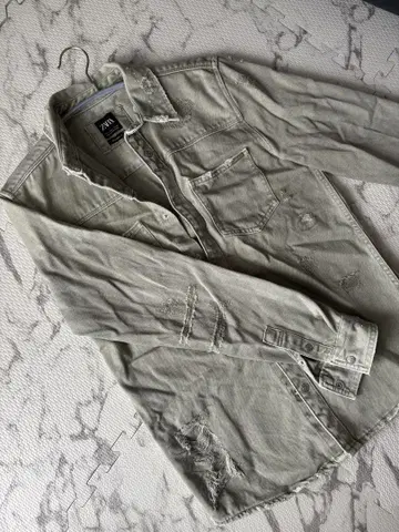 ZARA 데미지 가공 데님 자켓