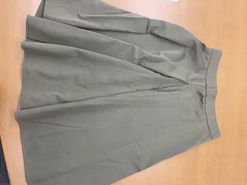 카키 플레어 스커트 무릎 기장