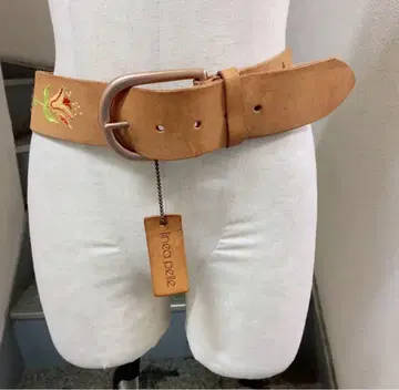 리네아페레 벨트 베이지색 가죽 꽃무늬 자수 linea pelle