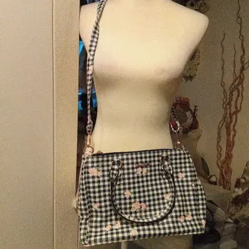 가격 인하 리즈리사 LIZLISA 블랙 체크 플라워 무늬 2way 백