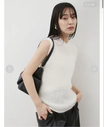 Mila Owen 크루넥 슬리브리스 니트탑