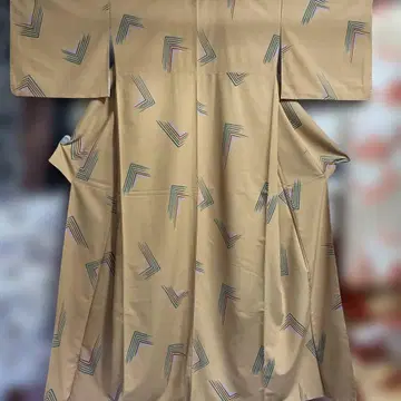 기하학 패턴 짙은 베이지 코몬 기모노