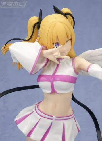 윙크하는 천사 피규어