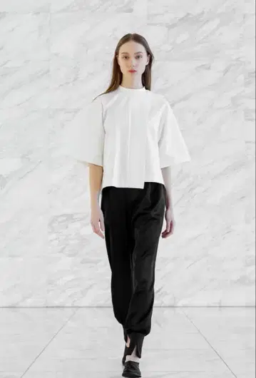 새상품급 IORE DETAIL PONTE T-SHIRT 셔츠