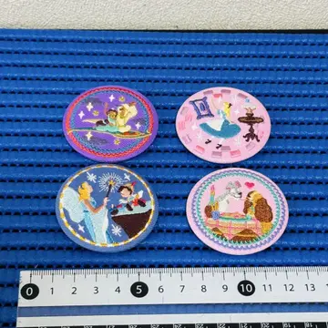 디즈니 자수 캔뱃지 세트 !