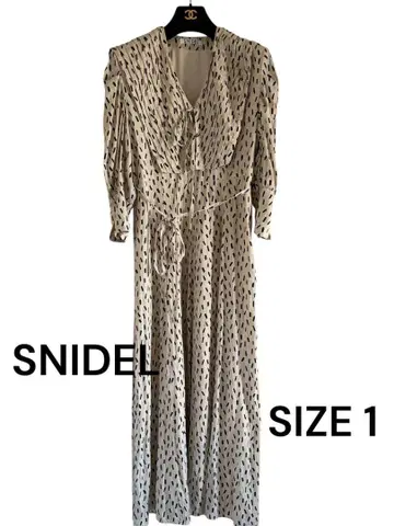 SNIDEL 빅 칼라 클래시컬 원피스 아이보리 도트
