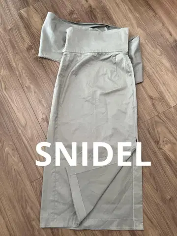 SNIDEL 스나이델 슬릿 펜슬 스커트 카키
