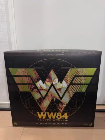 핫토이즈 원더우먼 골드 아머 버전 보너스 액세서리 포함 새상품