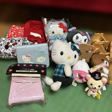 산리오 봉제 인형과 잡화 세트