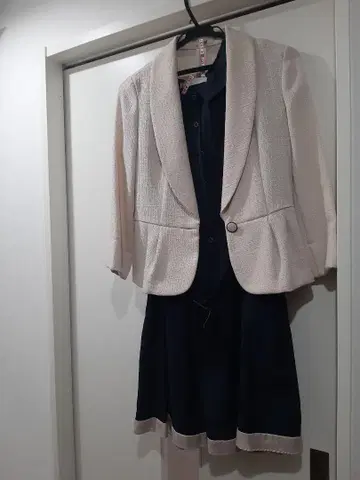 빈티지 베이지 자켓과 네이비 원피스 세트