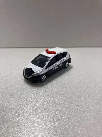 토미카 1/63 닛산 노트 패트롤카 사이타마현 경찰