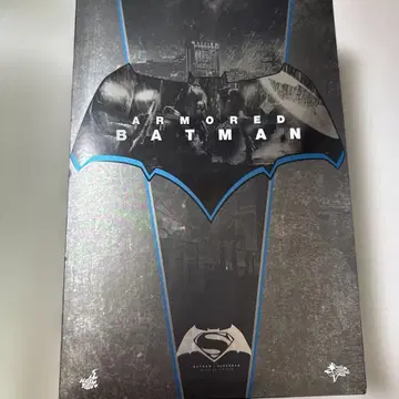 핫토이즈 아머드 배트맨 BvS 1/6