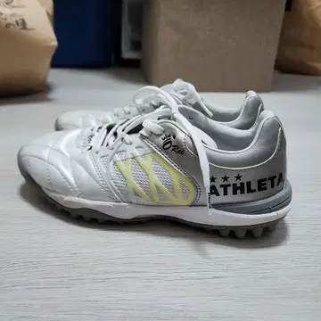 ATHLETA 축구화 24cm