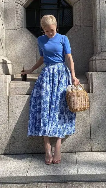 플레어 스커트와 상의 세트 판매