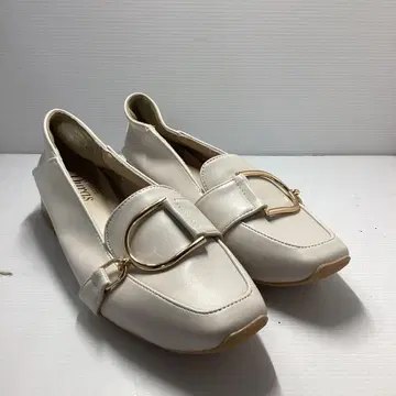 9.4 M531P 푸티엠 듀라스 펌프스 버클 화이트 계열
