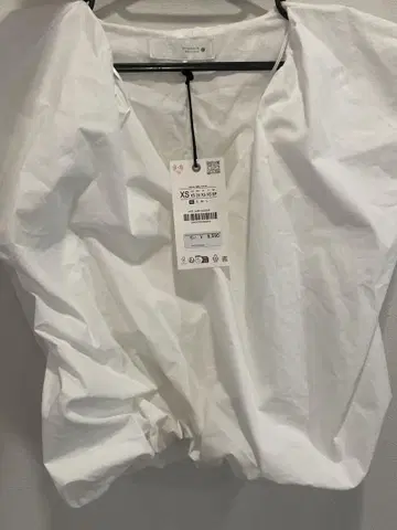 ZARA 화이트 V넥 슬리브리스 XS