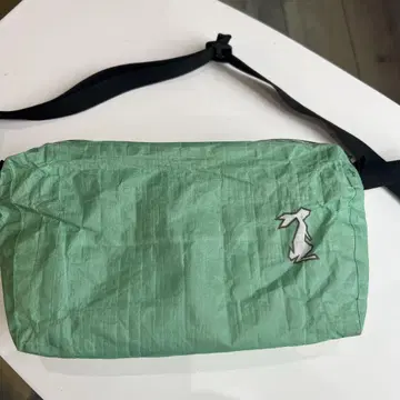 HIGH TAIL DESIGNS 그린 컬러 나일론 사코슈