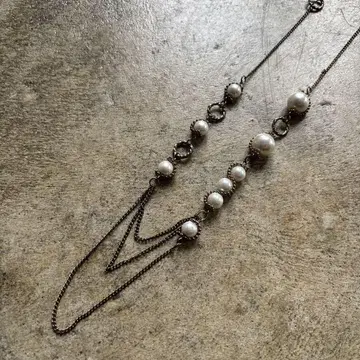 Three-strand pearl necklace