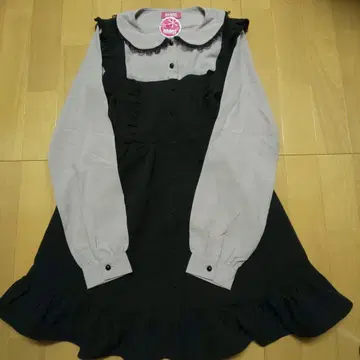프릴 달린 긴팔 무릎 기장 원피스