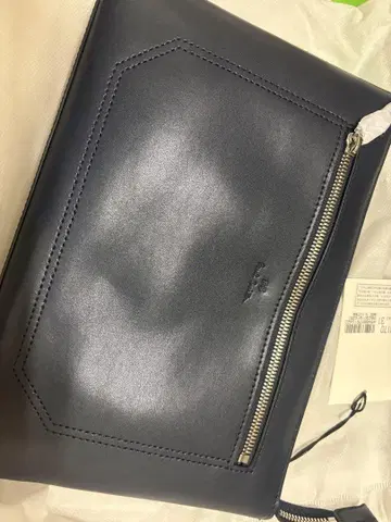 네이비 가죽 클러치백