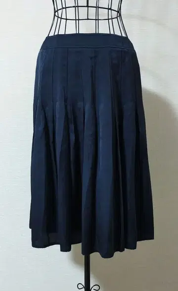 네이비 플레어 스커트 무릎 기장 플리츠