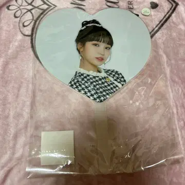 김채원 하트형 부채 IZ*ONE