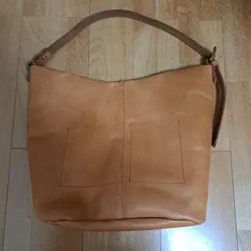 가죽 백 심플한 디자인