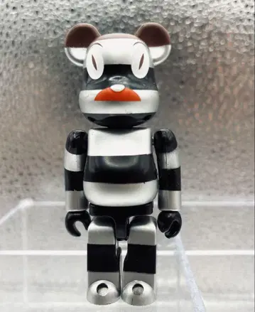 BE@RBRICK TIM biskup,s ALPHABEAST.