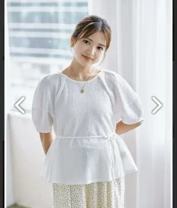 COHINA 스트레치 레이스 벌룬 슬리브 탑 원사이즈