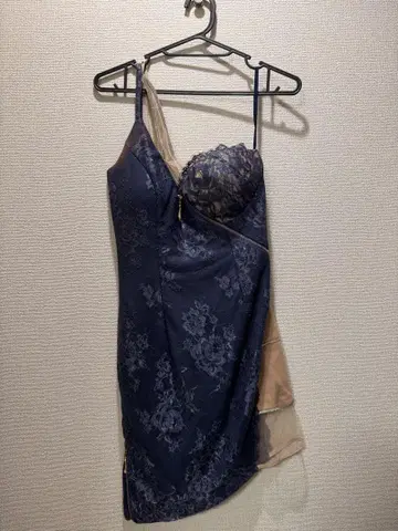 네이비 원 숄더 레이스 드레스