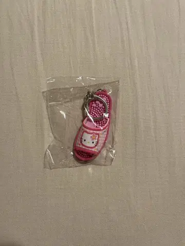 산리오 키티 미니 샌들 참 시크릿