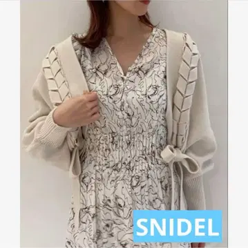 새상품급 SNIDEL 스나이델 레이스업 볼레로 가디건 화이트