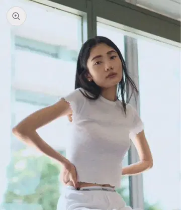 Hanes x DODOJEAN 모모치하루 콜라보 화이트 크롭 티셔츠