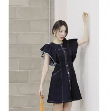 Lily brown 미야와키 사쿠라 콜라보 프릴 미니 원피스