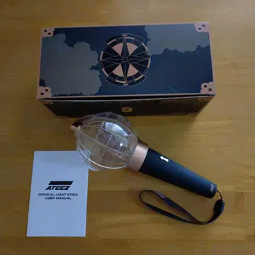 ATEEZ 공식 응원봉 나침반 디자인