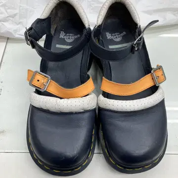 닥터마틴 AIYNESS DEYN 스트랩 샌들 25cm 상당