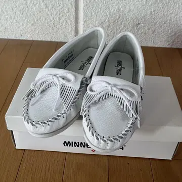 MINNETONKA 천연 가죽 화이트 가죽 모카신 신발 새상품