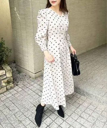 도트 무늬 롱 원피스 Noela