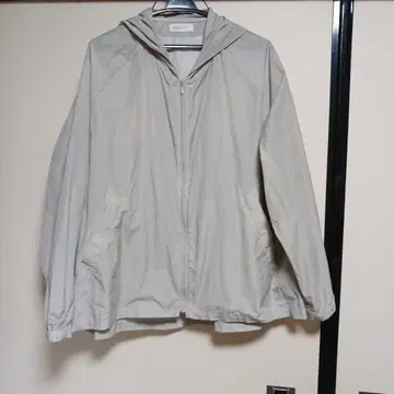 북유럽 생활 잡화점 멋내면서 지키고 싶은 가벼운 UV컷 후드티