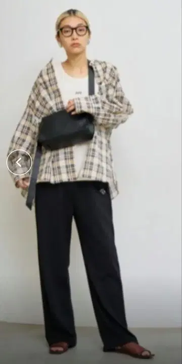 YENN 바디백