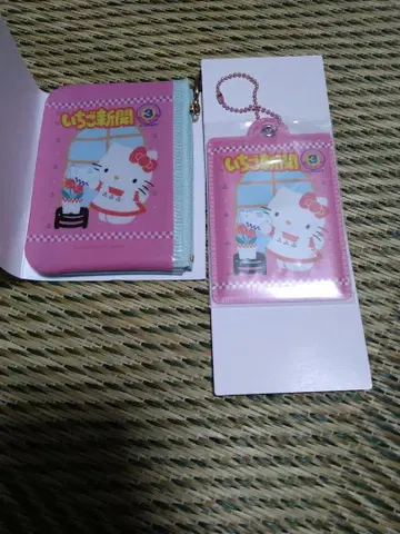 헬로키티 거울 포함 키링 미니 파우치 딸기신문 키티