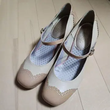[ 키다리 아저씨 ] 귀여운 스트랩 가죽 펌프스 23.0cm