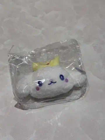 귀여운 리본 포함 봉제 인형